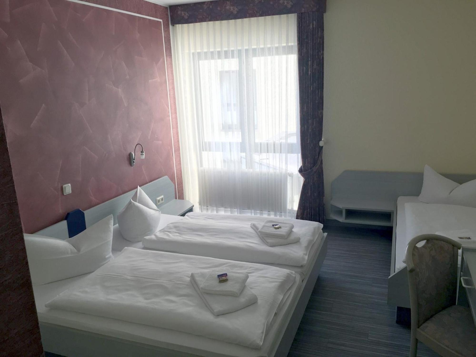Hotel Landsknecht Uckerath ภายนอก รูปภาพ